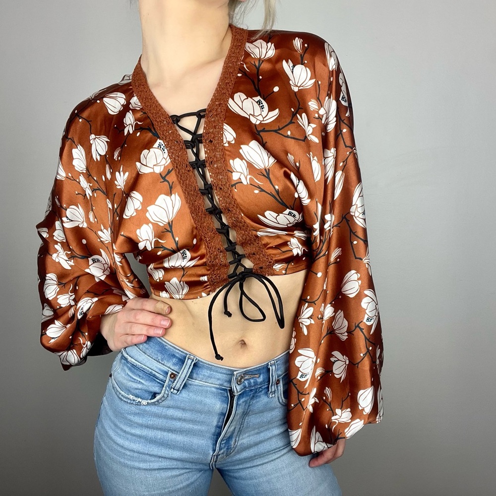 Balloon sleeve lace up silk crop top